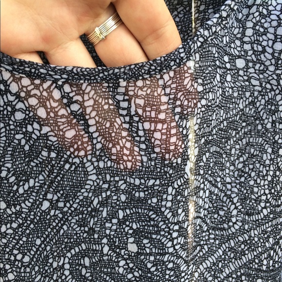 Lacy Patterned Tank Top - Picture 2 of 4